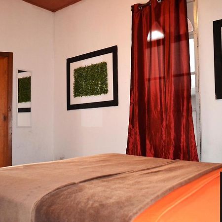 Nostalgic Hostel B&B Guatemala City Exterior photo